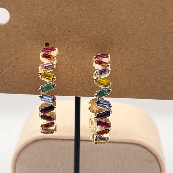 Gold Tone Rainbow Rhinestone RIng and C hoop pierced earrings - Picture 14 of 16